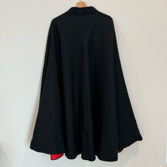 Vampire Cape DELUXE - Picture 4 of 4